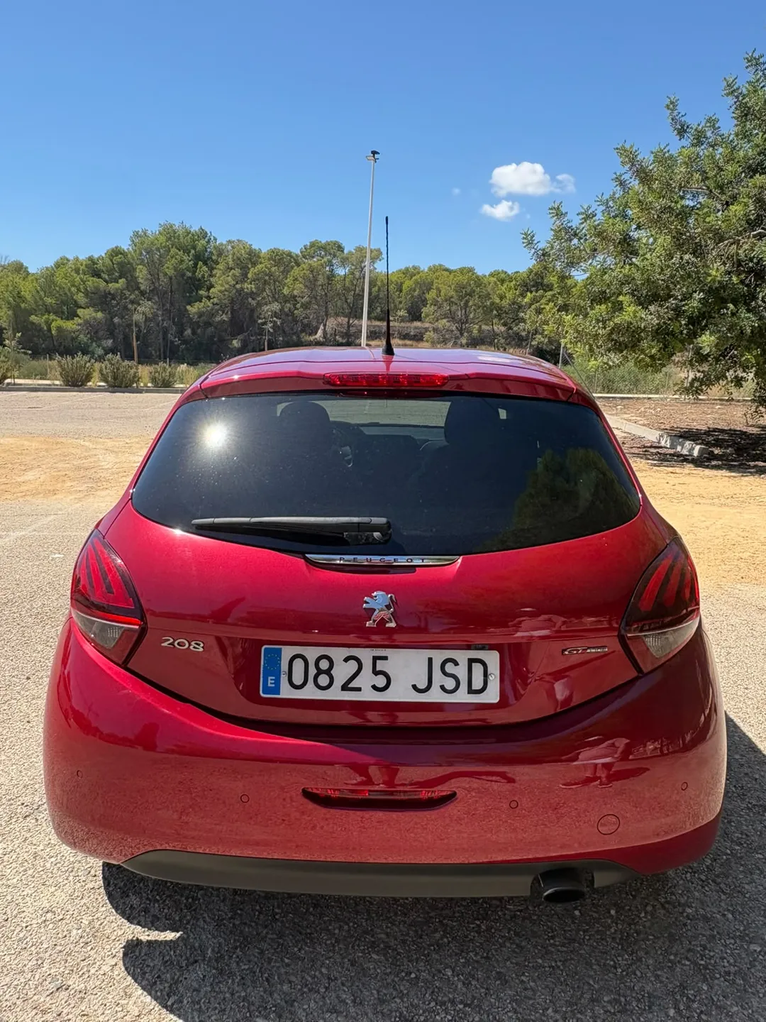 PEUGEOT 208 GT LINE 8