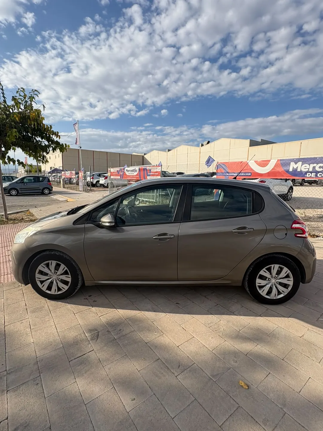 PEUGEOT 208 1.2 gasolina 8