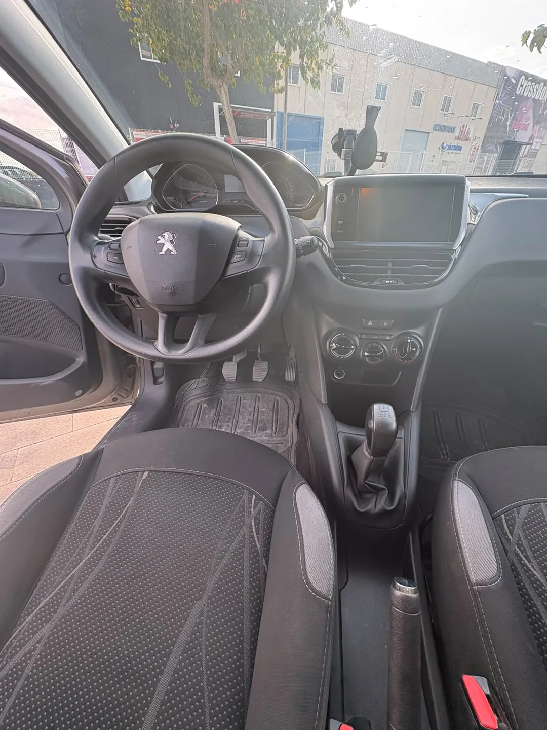 PEUGEOT 208 1.2 gasolina 9