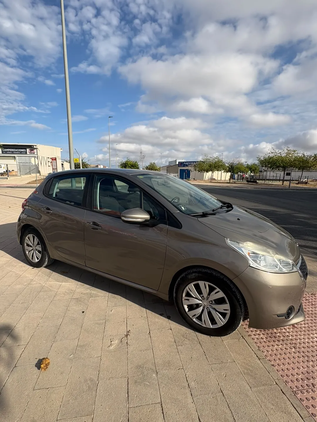 PEUGEOT 208 1.2 gasolina 4