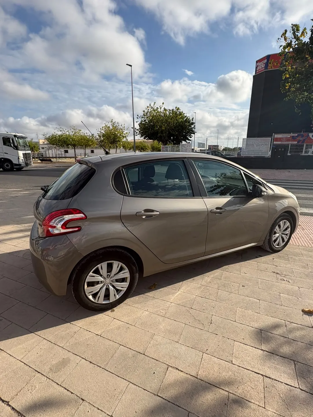 PEUGEOT 208 1.2 gasolina 5
